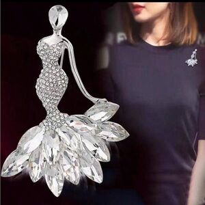 🎁🎁🎉 Glamorous Mermaid Silver Crystal Brooch